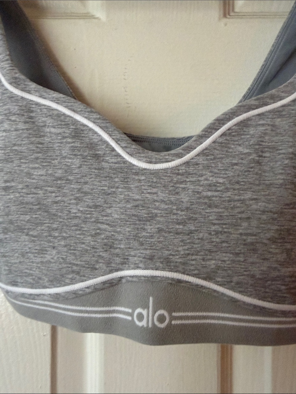 Alo Yoga Alosoft Heart Throb Bra Heather Grey/White size small NWOT - Picture 4 of 7